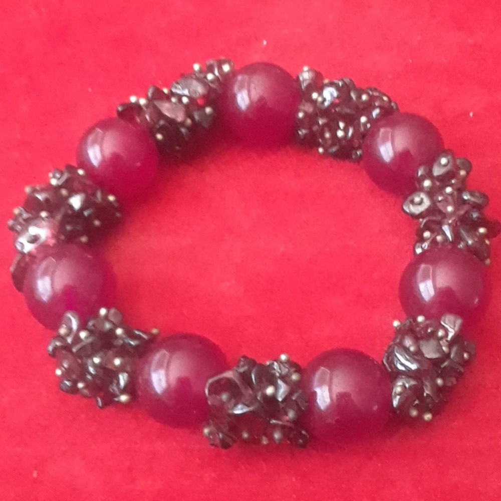Garnet stretch bracelet
